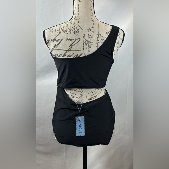 💜Younique Black One-Piece Swimsuit - Picture 5 of 12